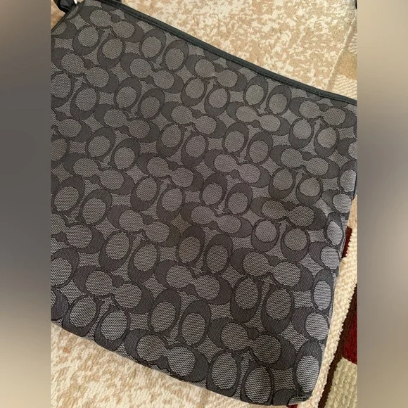 #4 Authentic Coach Purse - Picture 7 of 8